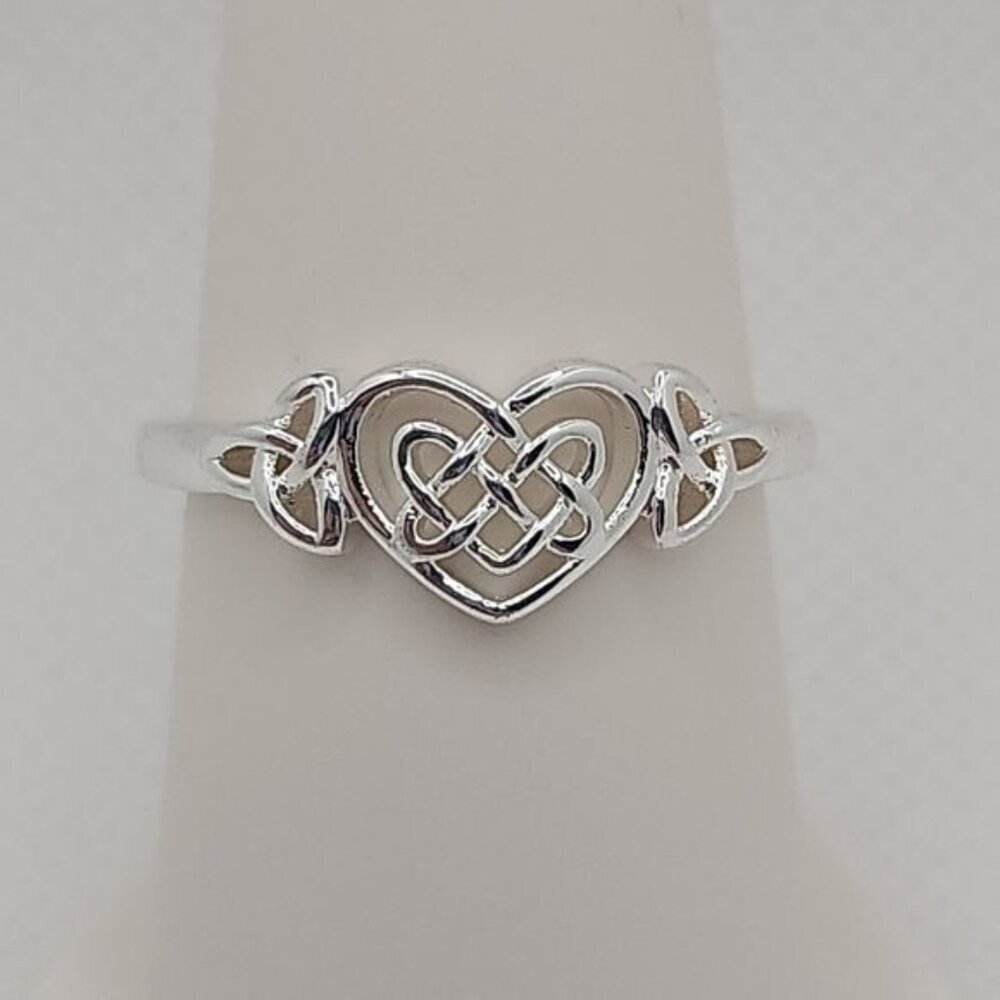 Sterling Silver Celtic Knot Heart Ring Size 7 (NWOT)